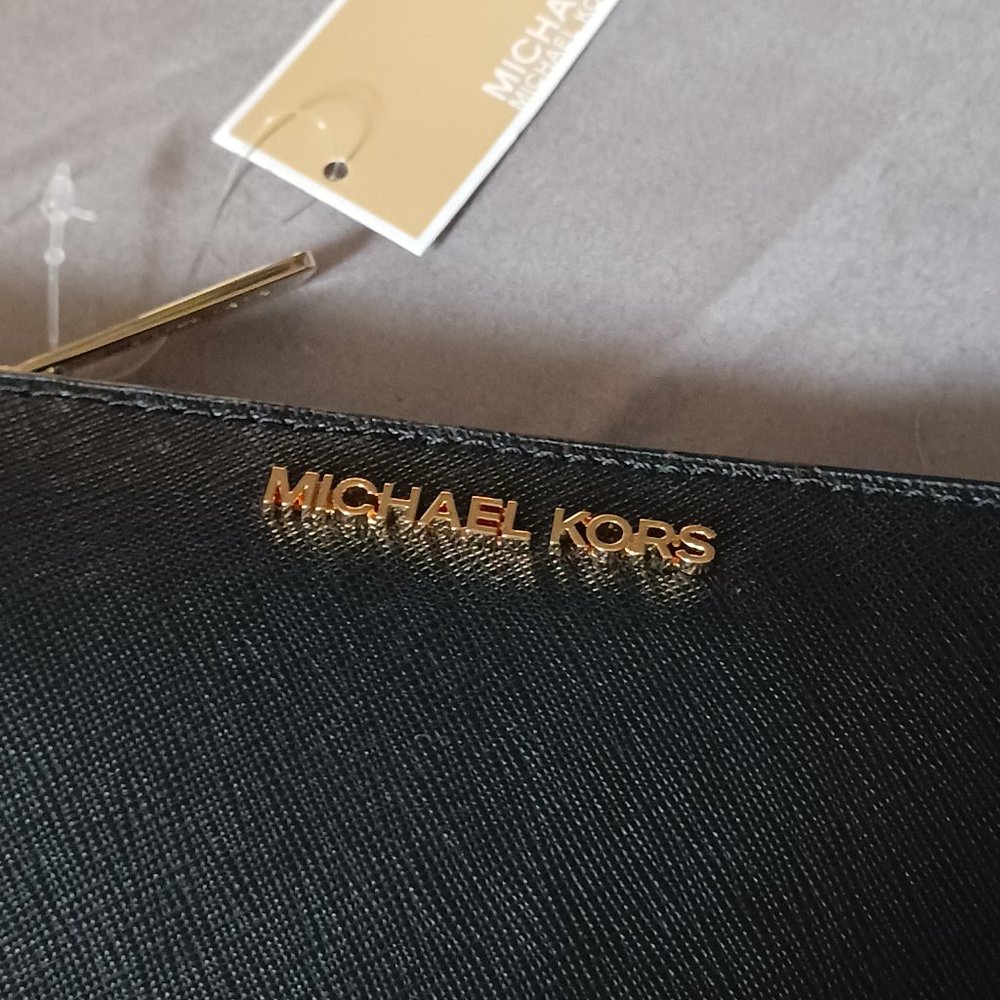 NWT! MICHAEL KORS WALLET - Picture 14 of 15